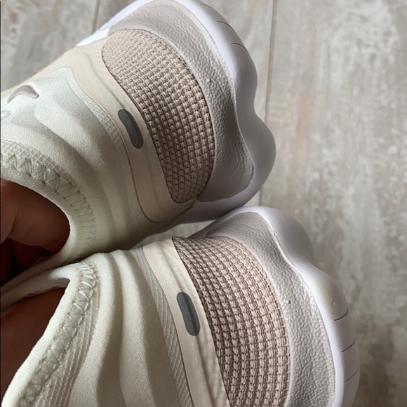 NWT Nike Free RN Flyknit cream running shoes - Picture 6 of 7